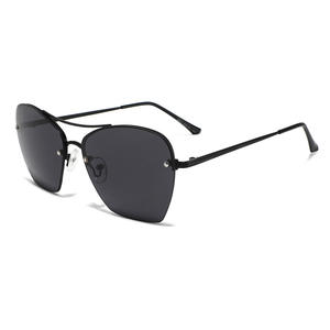 Gafas de Sol de Mujer sin Montura, Estilo Ojo de Gato, Montura Metálica Grande, Protección UV400, Lentes Negras de PC, Estilo Moderno para Viajes - Product Image 1