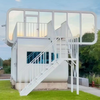 Maison mobile de luxe à deux étages en acier assemblé, design moderne, légère, anti-corrosion, belle et robuste pour l'extérieur
