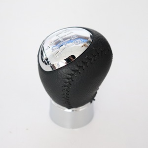 Pomo de palanca de cambios para coche Mazda, cabezal de palanca de cambios ergonómico de cuero negro para vehículos con transmisión manual - Product Image 3