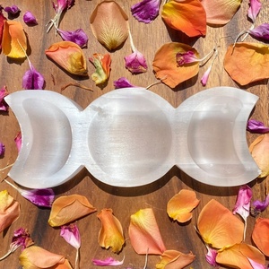 Bol à bonbons en sélénite blanche de haute qualité en cristal, naturel, sculpté à la main, en forme de lune, bols de guérison à vendre en gros - Product Image 2