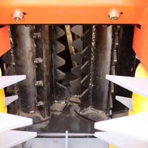 Hacheuse <span class=keywords><strong>à</strong></span> ensilage diesel compacte de 1400 mm <span class=keywords><strong>à</strong></span> prix d'usine, mini-moissonneuse de fourrage pour la vente - Product Image 5