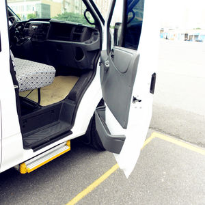 Escalón Eléctrico Deslizante Serie ES-S con Certificación CE y EMARK para Minibuses y Furgonetas - Product Image 3