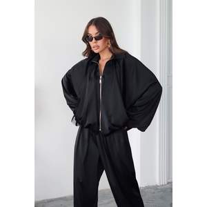 Pantalon Harem Élégant en Satin Noir pour Femme – Coupe Ample Taille Haute Confortable – Tenue Décontractée Tendance - Product Image 5