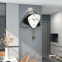 Kreative Dekorative Minimalistische Wanduhr Moderne Luxus-Wandkunst-Uhr zum Verkauf