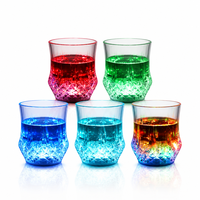 Gobelet Cadeau Transparent 7oz avec Logo Personnalisé, 6 LED RGB Activées par l'Eau, Bouton Poussoir, 3 Modes de Clignotement, Vaisselle Lumineuse LED Ananas en Gros