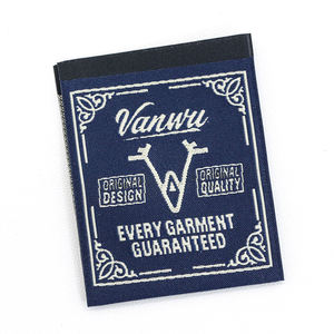 Etiquetas de <span class=keywords><strong>cinta</strong></span> de satén cosidas con logotipo de texto personalizado, etiqueta de <span class=keywords><strong>nombre</strong></span> plegable personalizada, etiqueta tejida impresa, etiqueta lavable de cuidado lavable - Product Image 2