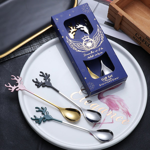 Cuillère en acier inoxydable de Noël, ensemble de couverts cadeaux, cuillère à café motif élan, cuillère à mélanger 304, cadeau amusant pour le Nouvel An - Product Image 1