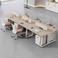 Bureaux, chaises et postes de travail modernes, bureaux informatiques, panneaux en bois