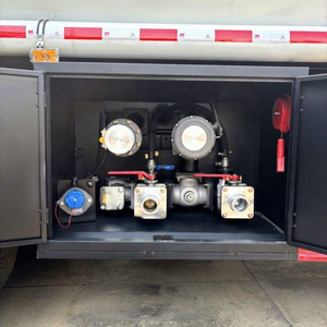 Camion-citerne mobile HOWO 2000/2500 gallons pour distribution de carburant, essence et diesel - Product Image 6
