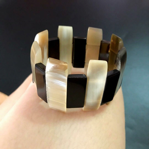 Bracelet manchette noir et crème, style moderne, unisexe, motif animal corne de vache, bracelet jonc mode chrétienne - Product Image 1
