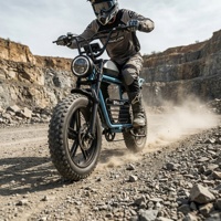 Vélo électrique tout-terrain robuste de style Scrambler avec pneus larges et suspension avant, idéal pour les routes de carrière