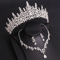 Ensembles de bijoux de mariage plaqué or à la mode bon marché cristal Rhinestone couronne collier et boucles d'oreilles accessoires pour cadeaux de fêtes