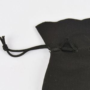Sac cadeau festif en forme de gourde en velours doux 9x12cm, pochette à cordon pour Noël, mariage, fêtes et cadeaux invités - Product Image 3