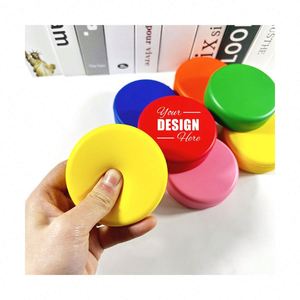 Pucks de hockey en plastique rayés souples personnalisés pour l'entraînement, les jeux sur sol en intérieur et les sports en extérieur - pour enfants et adultes - Product Image 1