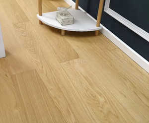 Plancher stratifié imperméable gris chêne blanc, finition résistante aux UV, surface lisse effet miroir piano - Product Image 6