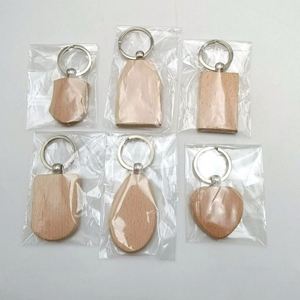 Porte-clés <span class=keywords><strong>en</strong></span> <span class=keywords><strong>bois</strong></span> personnalisé avec logo gravé au laser, idéal pour la promotion, les souvenirs, les loisirs créatifs, ou comme porte-clés de <span class=keywords><strong>maison</strong></span> ou de planche de surf. - Product Image 6