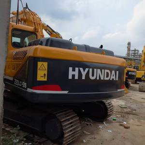 Excavadora de cadenas usada Hyundai220lc-9s de alta calidad, 22 toneladas, modelo 2023, cucharón de 1m, motor, caja de cambios, PLC, buen precio en oferta - Product Image 2