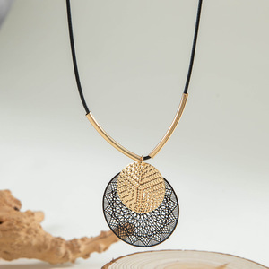 Nuova Collana con Ciondolo a Torta Rotonda in Rete Personalizzata, Stile Europeo e Americano, Semplice ed Elegante - Product Image 4