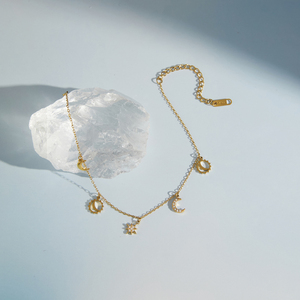 เครื่องประดับข้อเท้าสแตนเลสชุบทอง 18K จาก J&D Jewelry สำหรับผู้หญิง ประดับด้วยคริสตัลสีขาวรูปดาว พระจันทร์ พระอาทิตย์ ดีไซน์โปร่ง เหมาะสำหรับใส่ไปทะเล - Product Image 5