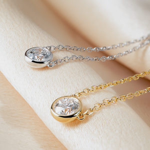 Collar flotante de oro blanco/amarillo de 18 quilates con diamante cultivado en laboratorio - Product Image 6