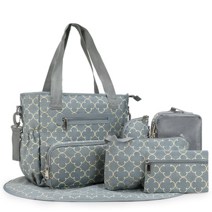 Sac à langer multifonctionnel avec matelas à langer, en polyester, motif rayé, pour les sorties et les voyages avec bébé - Product Image 5