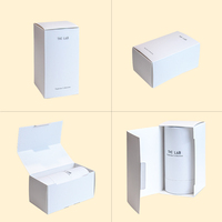 Boîte à parfum haut de gamme blanche à couvercle rabattable avec carte en papier gaufré, emballage monobloc en matériaux recyclés, doublure en éponge, pliables