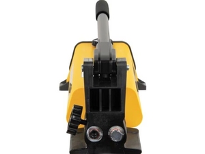 Pompe hydraulique manuelle légère à deux vitesses ENERPAC P802, capacité utile 155 pouces cubes - Product Image 2