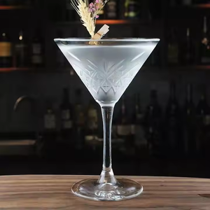 Copas de <span class=keywords><strong>vino</strong></span> transparentes en relieve de copa de cristal europeo Vintage para cócteles Martini de agua - Product Image 5