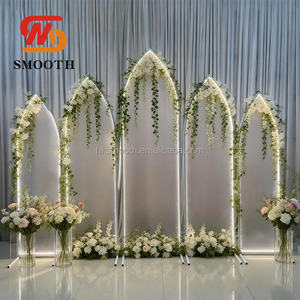 Arche de mariage lisse avec éclairage LED, cadre métallique et panneaux de fond métalliques pour décorations de scène de mariage - Product Image 1