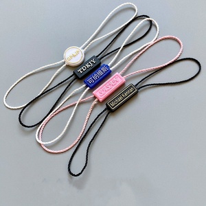 Etiqueta colgante de plástico para ropa con logotipo en relieve personalizado para relojes, cerradura de etiqueta de precio de sello de plástico para ropa para joyería - Product Image 2
