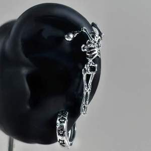 <span class=keywords><strong>Rise</strong></span> of the <span class=keywords><strong>Dead</strong></span> ~ Boucles d'oreilles polyvalentes style punk Dark Skeleton, design de niche - Product Image 3