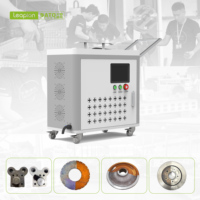 Machine de nettoyage de la rouille à impulsions de haute puissance 200W pour le nettoyage de la couche d'oxyde, machine de nettoyage au laser à impulsions