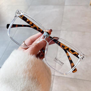 Lunettes de vue tendance à monture carrée pour femmes, verres anti-lumière bleue en polycarbonate, taille moyenne, style urbain - Product Image 3