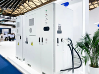 En stock Deye GE-F120-2H2 50KW/120KWh batterie de stockage d'énergie haute tension tout-en-un ESS hybride pour un usage commercial et industriel