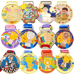 เหรียญรางวัลการ์ตูนแบบกำหนดเองพร้อมริบบิ้น สีสันสดใส รางวัลโลหะจากแอนิเมชั่นภาพยนตร์ เหรียญเคลือบเงา ของขวัญสำหรับการเข้าร่วมและการสำเร็จกิจกรรม - Product Image 1