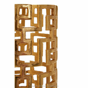 เชิงเทียนโลหะตกแต่งลายเฮอร์ริเคนสีทอง สำหรับตกแต่งโต๊ะบ้านและให้แสงสว่างโดยรอบ - Product Image 4