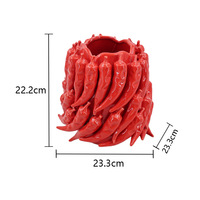 Vase en céramique rouge fait main avec des piments, idéal pour la décoration intérieure et la personnalisation de la céramique hôtelière