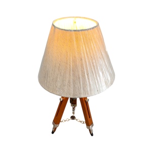 Lámpara de Mesa Ajustable con Pantalla Blanca, Madera Pulida y Aluminio, Luz de Escritorio Moderna, Iluminación Decorativa para Dormitorio o Estudio - Product Image 3