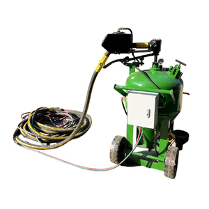 Limpieza de componentes aeroespaciales con chorro de agua y arena controlado por PLC industrial, con motor de bomba de control. - Product Image 6