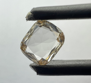 เพชรเม็ดเดี่ยวทรงคุชชั่นสีมิลค์กี้ ขนาด 4.15x4.95x1.42 มม. เจาะด้วยเลเซอร์ คุณภาพเยี่ยม สีแฟนซี สำหรับงานประดิษฐ์เครื่องประดับชั้นดี - Product Image 3