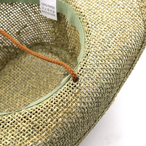 Cappello da cowboy occidentale in paglia di carta per uomo, a tesa larga, con protezione solare, cinturino sottogola e decorazione retrò con cordino, ideale per viaggi in spiaggia e attività all'aperto. - Product Image 5