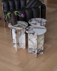 طاولة جانبية دائرية قابلة للطي من الكالاكاتا فيولا، أثاث منزلي مستدام لغرفة المعيشة - Product Image 3