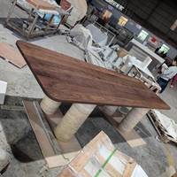 Meubles de maison de luxe, salle à manger, table à manger en marbre avec base en travertin et plateau en bois pour la décoration de la maison