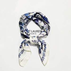 Impresión Personalizada en Pañuelos de Seda: Imágenes Nítidas y Detalladas para los Mercados de Moda Moderna y Regalos - Product Image 6