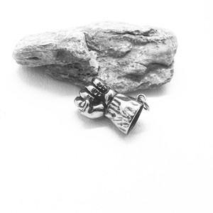 Yunnique – collier poing fort en acier titane pour hommes, pendentif de style fête, bijoux Hip Hop - Product Image 3