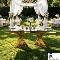 Table de banquet rectangulaire de luxe en acier inoxydable doré avec plateau en verre durable et pieds en forme d'éventail pour événements et fêtes