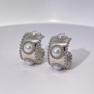 Boucles d'oreilles créoles en laiton plaqué or géométriques vintage Tianyu Gems avec imitation perle, bijoux classiques pour femmes - Product Image 6