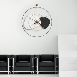 Reloj de Pared Nórdico Grande, Forma Irregular, Verde Gris, Decoración Moderna para Sala de Estar, Funciona con Batería de Cuarzo, de Una Sola Cara - Product Image 3