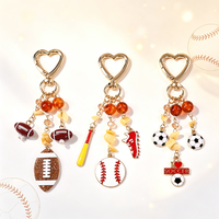 Sport-Themen Herz-Schlüsselanhänger Fußball Baseball Fußball Taschenanhänger, Perlenquasten-Sport-Schlüsselring für Rucksack- und Handtaschen-Deko Geschenk