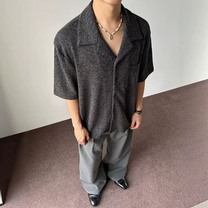 เสื้อเชิ้ตแขนสั้นสีน้ำตาลเทาผู้ชายฤดูร้อนทรงหลวมคิวบาคอปกโปโลท็อป - Product Image 1